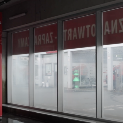 Ślusarka aluminiowa w budynku myjni